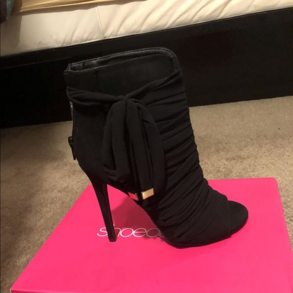 Shoedazzle boots size 6.5